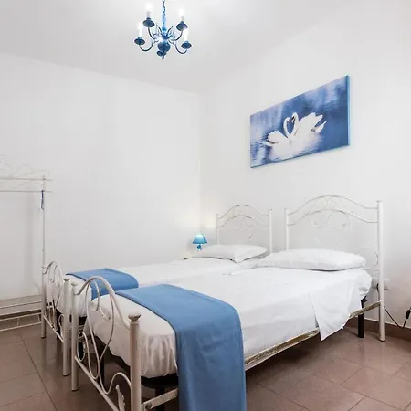 Jessica A Mancaversa Apartment *